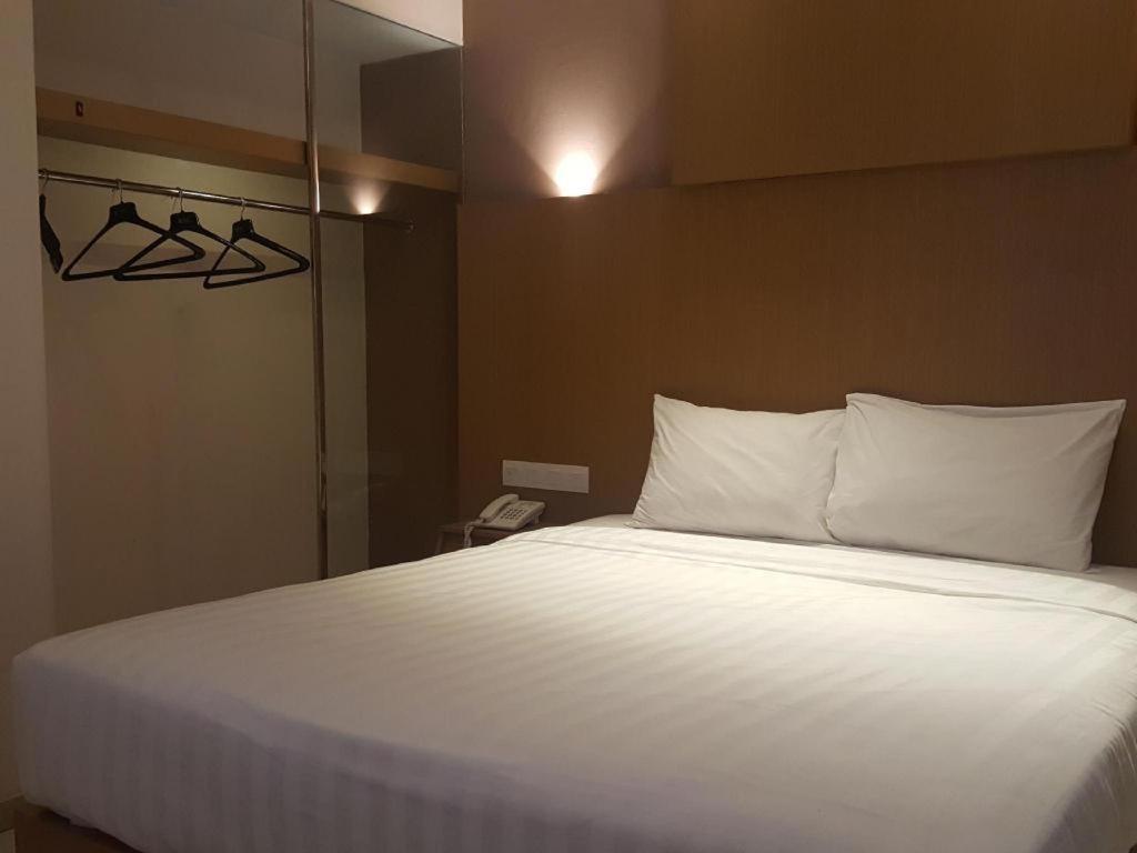 Kharisma Hotel ماديون المظهر الخارجي الصورة