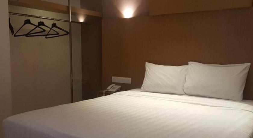 Kharisma Hotel ماديون المظهر الخارجي الصورة