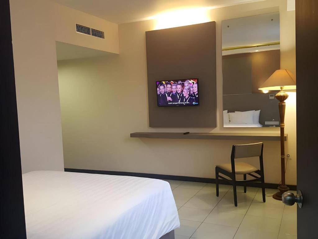 Kharisma Hotel ماديون المظهر الخارجي الصورة